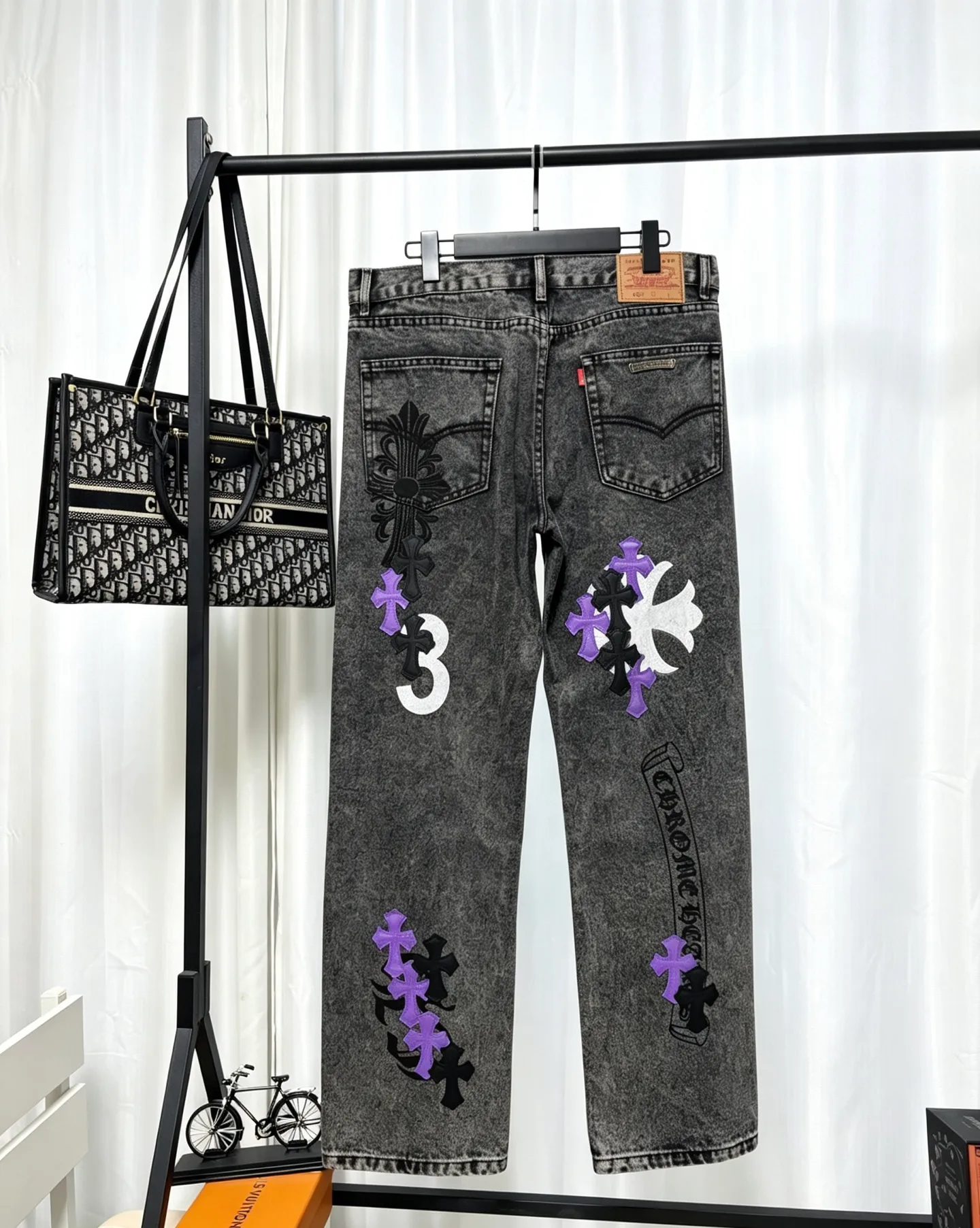 Chrome Hearts Chrome Hearts × Levi’s ， Genuine Leather 、 ； Levi’s Classic ， ‑ ‑ ， ， ， ， 。 Purple、Black、White Genuine Leather ， ， 。 ， ， ， ， 。 、 、 3 ， ， 、 ， ， 。 ， 🌟